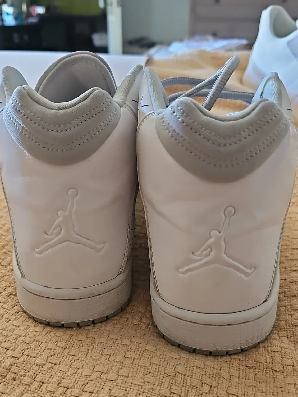 STUNNING Air Jordan Illusion White Gray